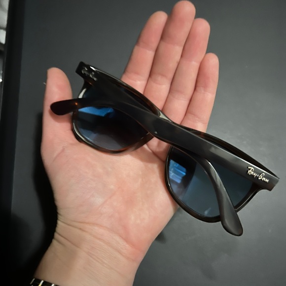 Ray-Ban RB4184 Wayfarer Sunglasses with Tortoise Frame - Picture 12 of 12